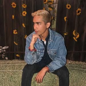 Meet your Posher, Moises